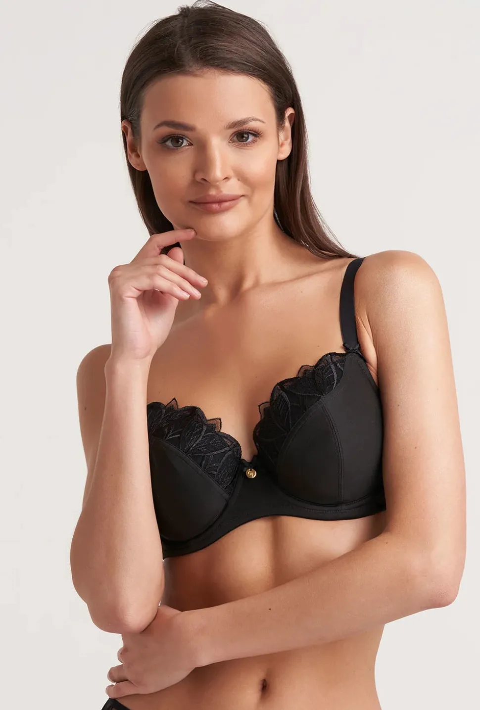 Delikatnie usztywniany biustonosz z haftem Marissa 01